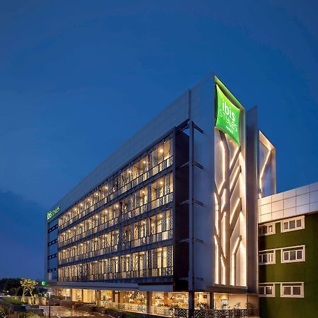 Ibis Styles Jakarta Sunter Exterior foto
