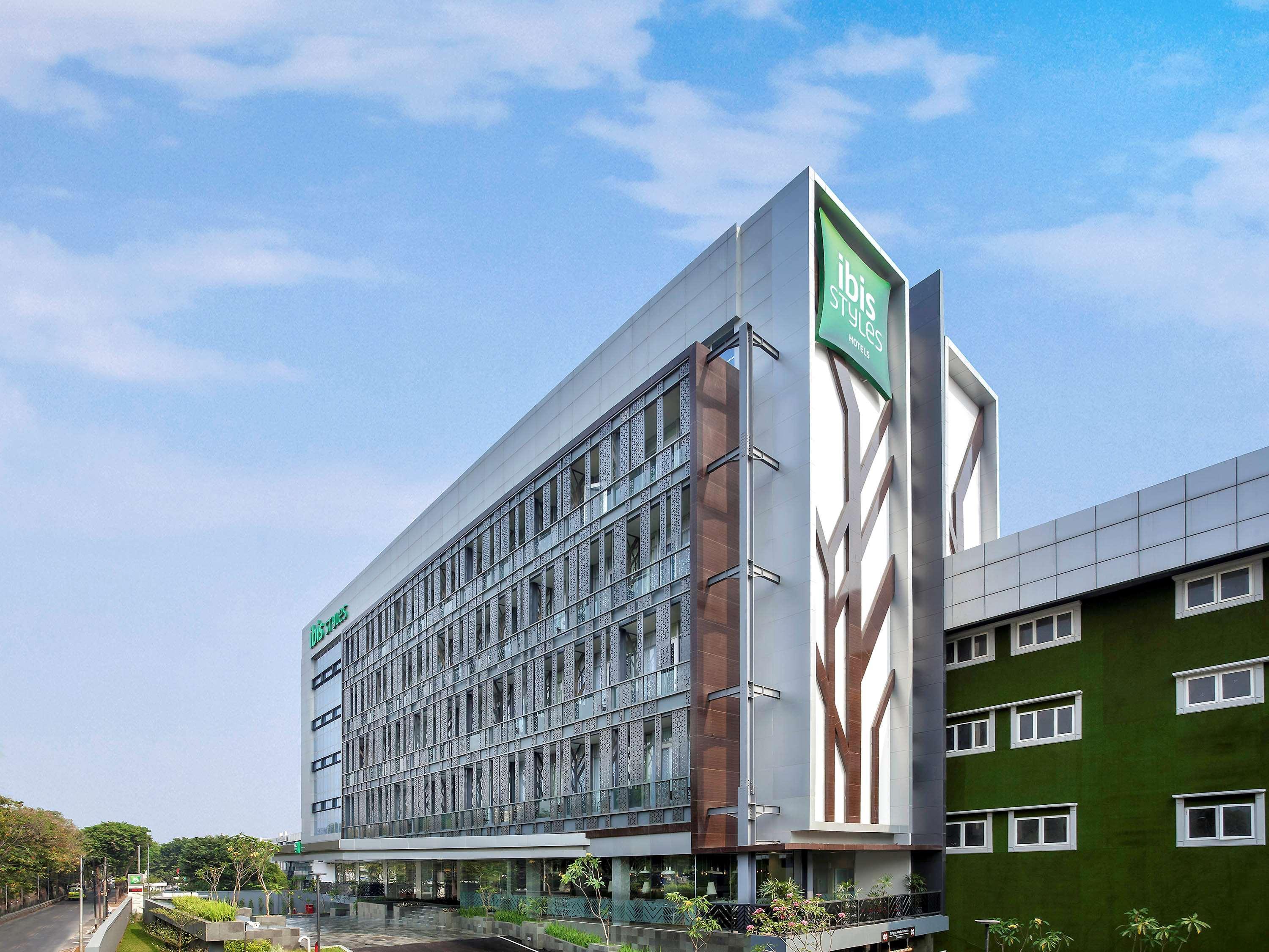Ibis Styles Jakarta Sunter Exterior foto