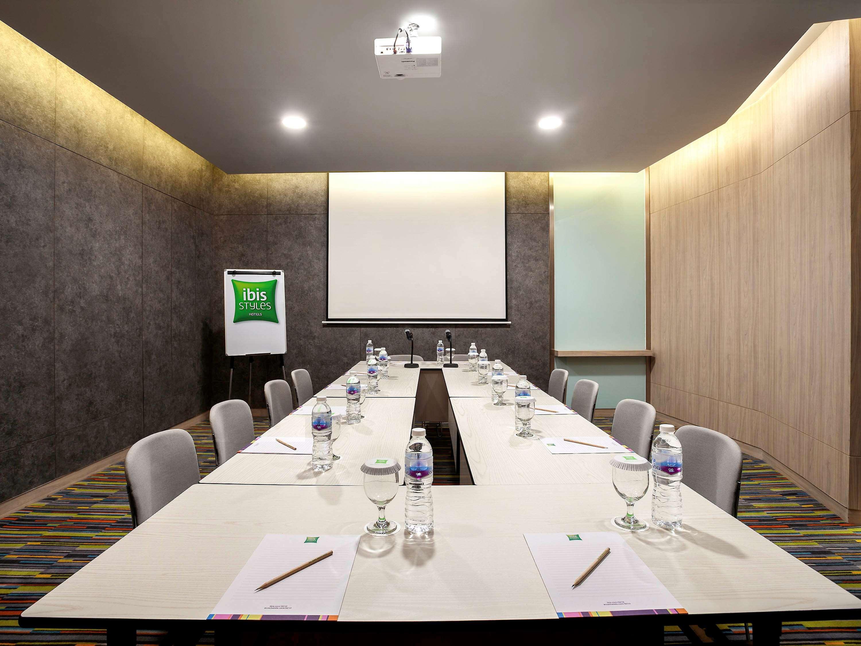 Ibis Styles Jakarta Sunter Exterior foto