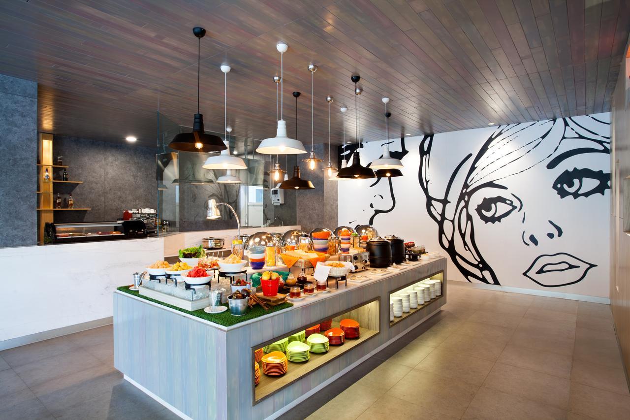 Ibis Styles Jakarta Sunter Exterior foto